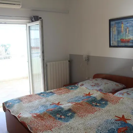 Apartment With Parking Space Rab - 14792